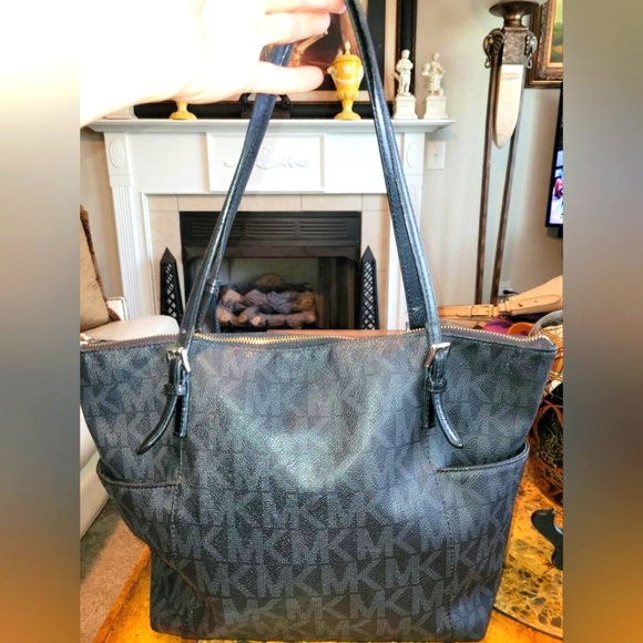 Michael Kors black monogram tote - Picture 7 of 15